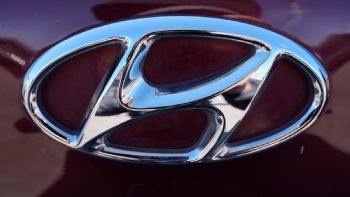 Hyundai retira más de 226 mil autos y SUVs para reparar cámaras traseras defectuosas