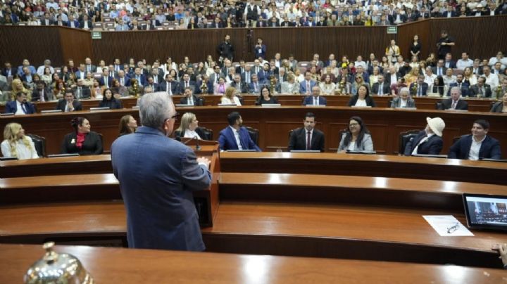 Rubén Rocha Moya rinde su tercer informe protegido por tres anillos de seguridad