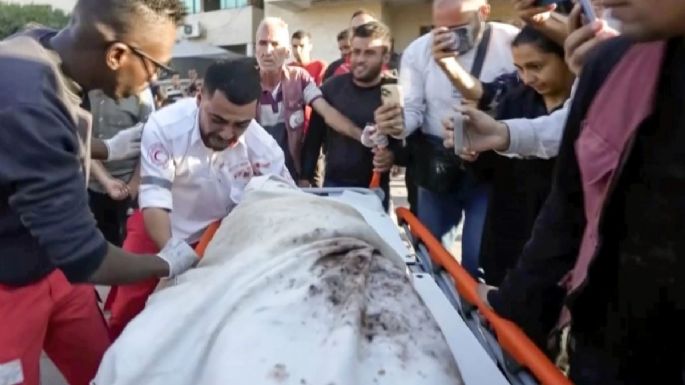 Paramédico de Gaza descubre que cargó el cuerpo de su madre, quien murió en un ataque israelí