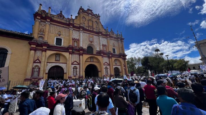 Miles participan en peregrinación para exigir justicia por el asesinato del padre Marcelo