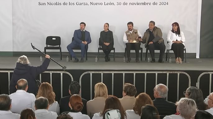 Una mujer reclama a Sheinbaum por mala atención en el IMSS (Video)