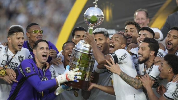 Botafogo con 10 hombres gana su primera Copa Libertadores