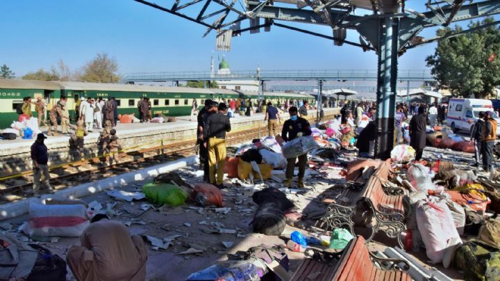 Al menos 26 muertos y 62 heridos por atentado suicida en estación de tren de Pakistán