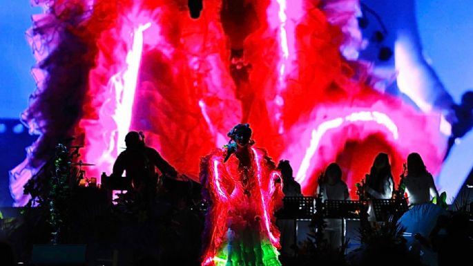 Bomba Estéreo eleva la energía femenina en el Zócalo de CDMX