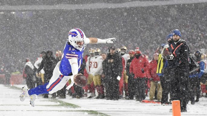 Josh Allen anota por aire, tierra y recibiendo para que Bills aplastaran 35-10 a 49ers