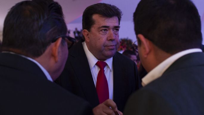 Pedro Haces presenta iniciativa que busca garantizar salario a trabajadores que dependen de propinas
