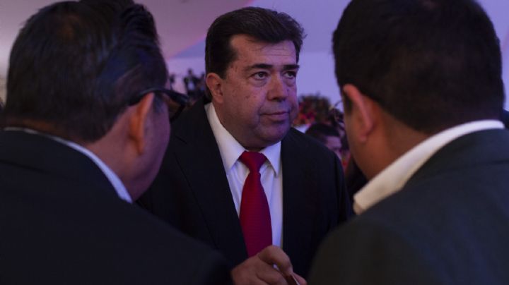 Pedro Haces presenta iniciativa que busca garantizar salario a trabajadores que dependen de propinas