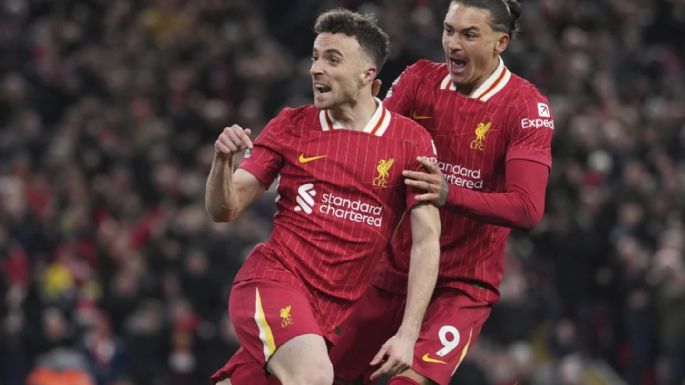 Liverpool, pese a tener un hombre menos, empató 2-2 contra el Fulham