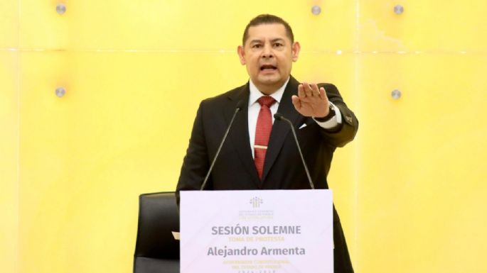 Alejandro Armenta toma protesta como gobernador de Puebla