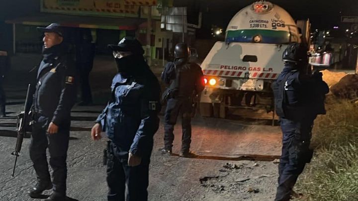 Bloquean vías en Chiapas en reacción a operativo de grupo élite de seguridad