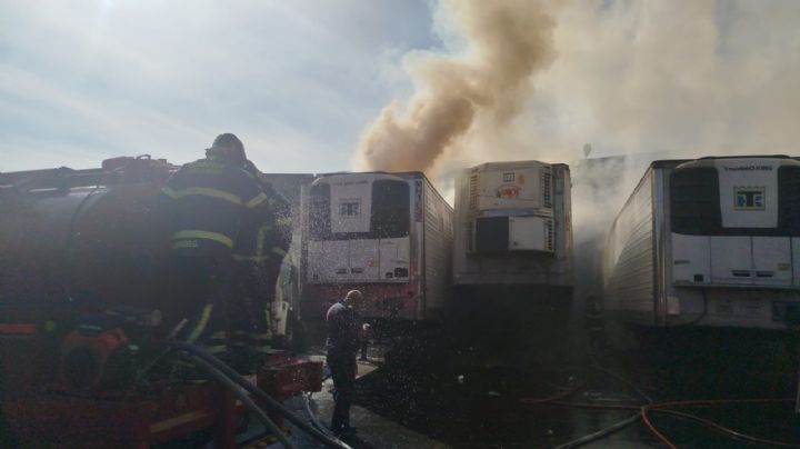 Se incendian tres cajas de tráiler en la Central de Abastos de la CDMX (Videos)