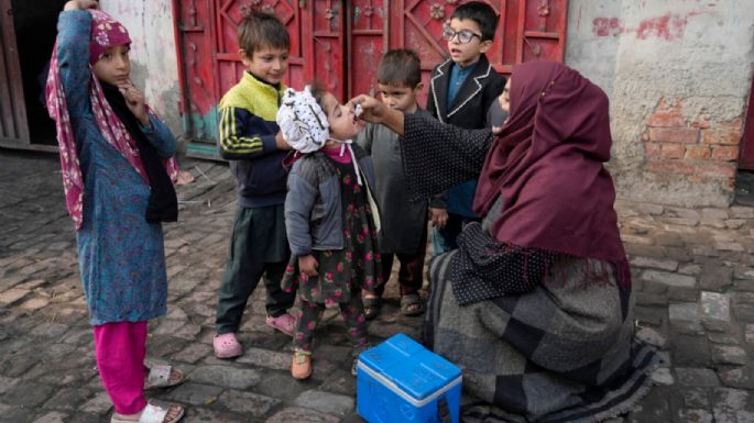 Pakistán pospone campaña de vacunación contra la polio tras boicot de trabajadores de salud