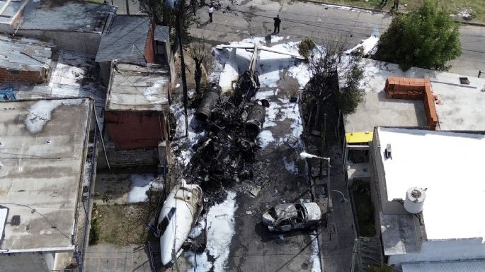 Avión privado se despista y embiste una vivienda; así fue el impacto (Video)