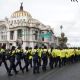 Desalojan a vendedores ambulantes de la explanada de Bellas Artes (Video)