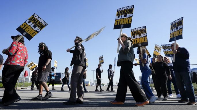 Los trabajadores de Amazon y Starbucks de EU están en huelga