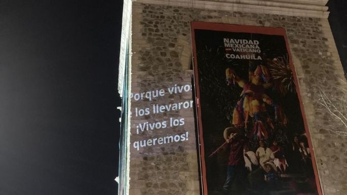 Proyectan imágenes de desaparecidos en la Catedral de Santiago, Coahuila (Video)