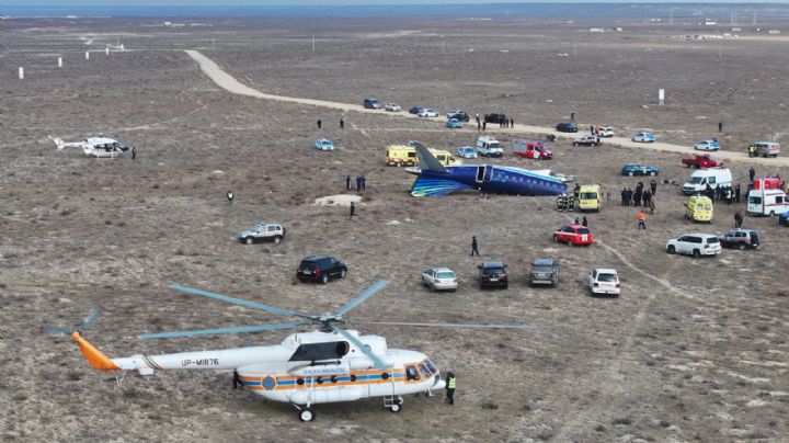 Ucrania apunta que el avión accidentado en Kazajistán había sido "dañado por los rusos"