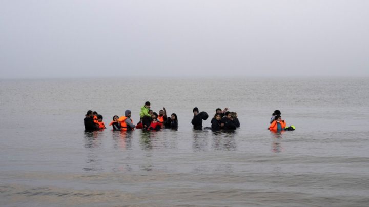 Mueren tres migrantes al cruzar el Canal de la Mancha