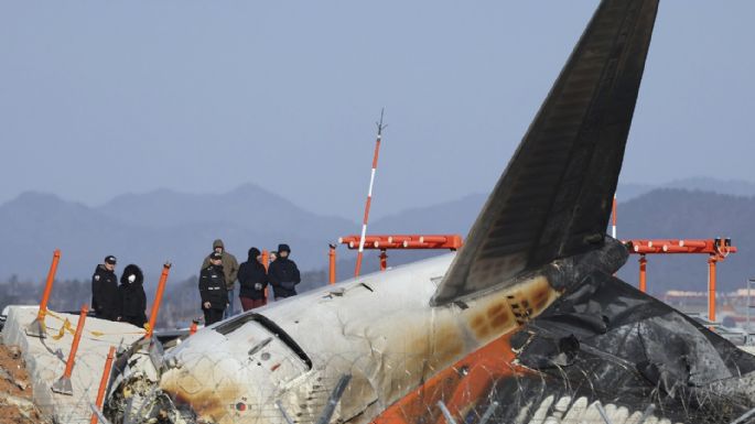 Investigadores de EU y Boeing inspeccionan el lugar de accidente aéreo mortal en Corea del Sur