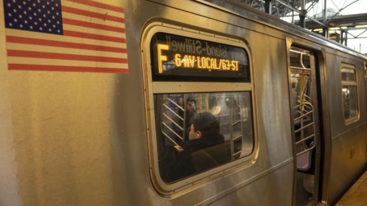 Policía revela identidad de mujer quemada en metro de Nueva York