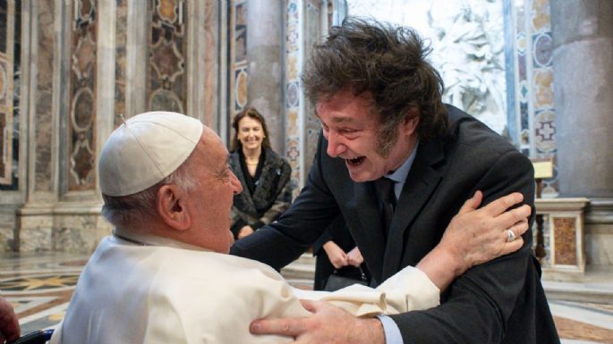 El papa Francisco y Milei se abrazan tras canonizar a la primera santa argentina