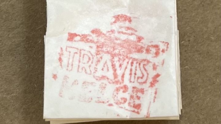 DEA decomisa fentanilo en envolturas de Travis Kelce, jugador de Chiefs y novio de Taylor Swift