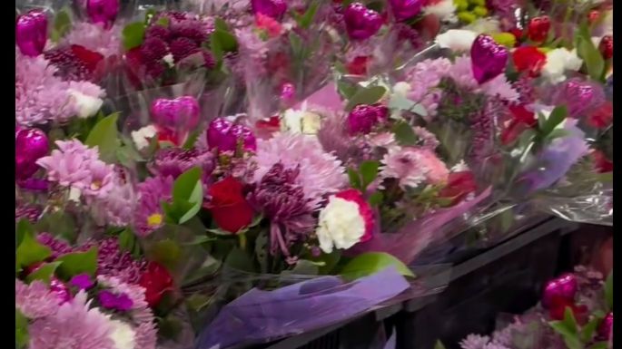Ya no son pasteles, ahora revendedores arrasan con flores del Costco