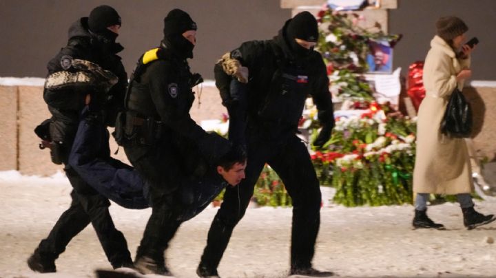 Más de 200 detenidos en manifestaciones en recuerdo a Alexei Navalni en Rusia