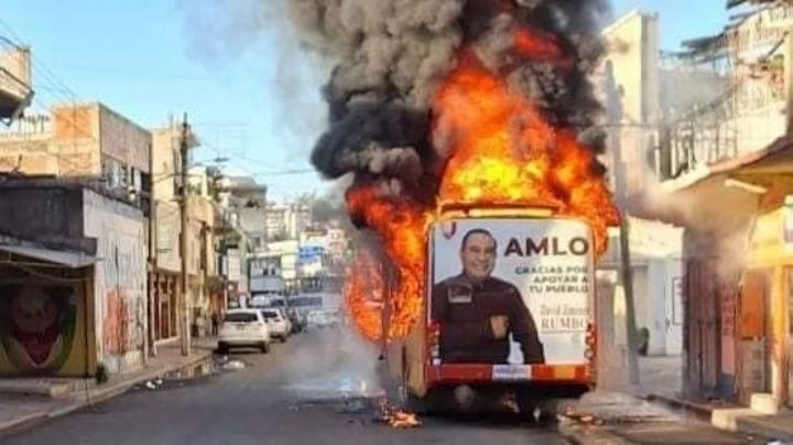 Camión de pasajeros fue incendiado esta mañana en el centro de Acapulco
