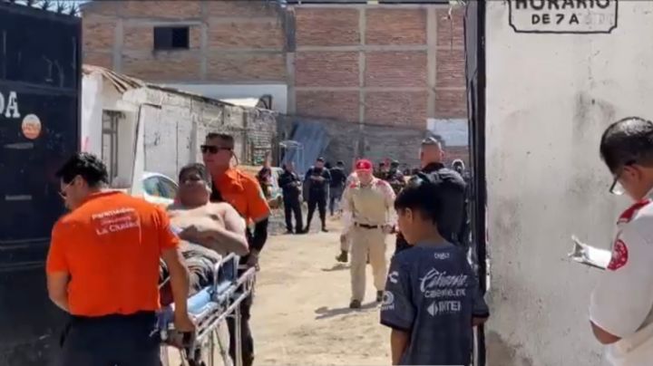 Se derrumba casa por excavación en un estacionamiento en Guadalajara; hay dos heridos
