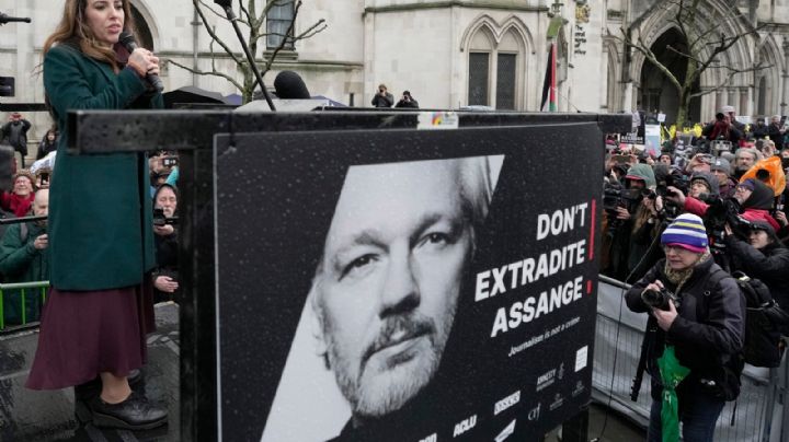 Esposa de Assange considera que caso contra fundador de WikiLeaks "va en dirección correcta"