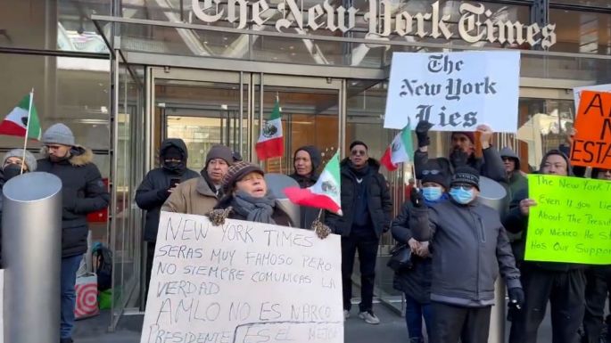 Mexicanos protestan frente a The New York Times: "AMLO no estás solo"