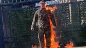 Soldado de EU se prende fuego frente a la embajada de Israel: "no seré complice del genocidio"