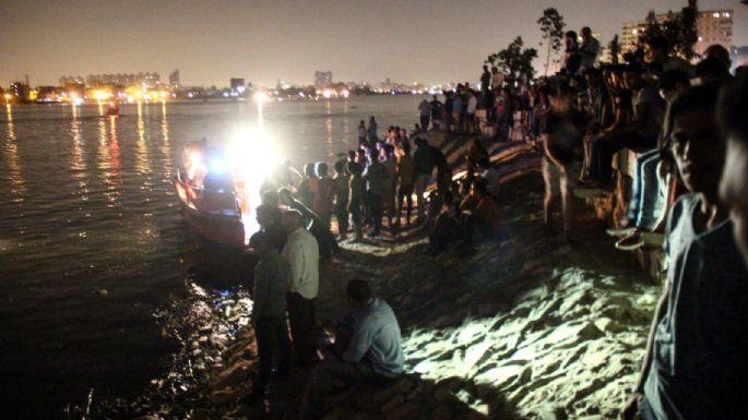 Mueren seis personas tras caer su vehículo desde un ferry a las aguas del Nilo