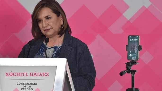 Tras filtración, Xóchitl Gálvez recibe llamadas durante su Conferencia de la Verdad (Videos)