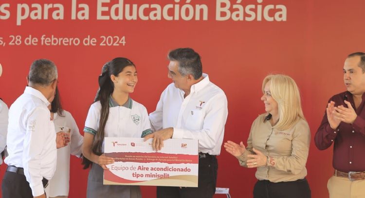 Américo pone en marcha internet satelital para escuelas de zonas rurales