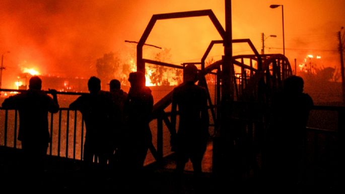 Chile decreta el estado de excepción por incendios que afectan a mil 100 casas en Valparaíso