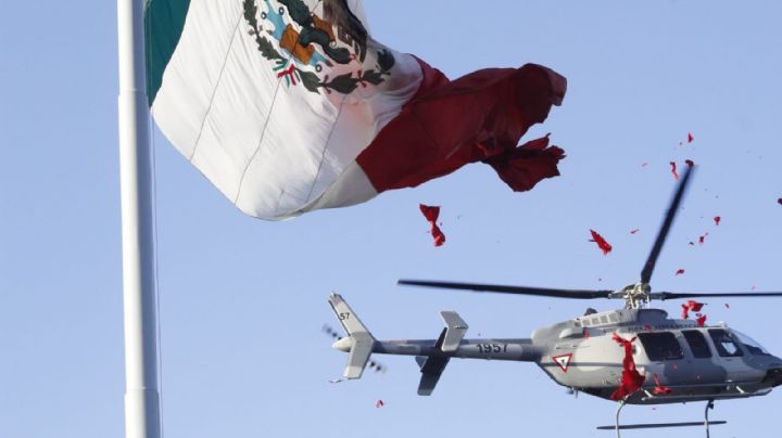 Helicóptero destruye bandera de México mientras realizaba exhibición en el Campo Militar 1-A (Video)