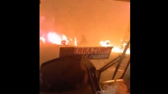 Autobús de pasajeros atraviesa uno de los incendios que azotan a Chile (Video)