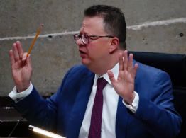 Magistrado del TEPJF perfila eliminar sanción impuesta por conversación en WhatsApp