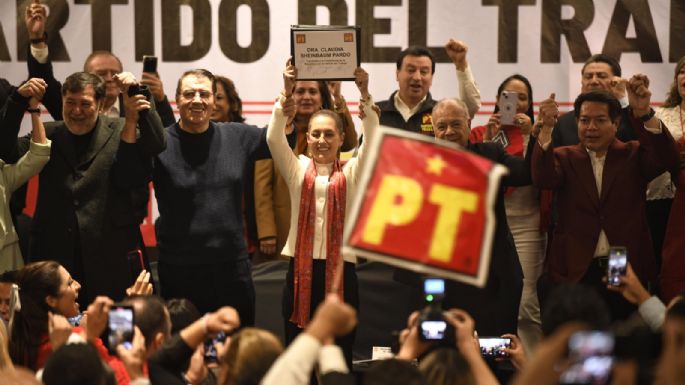 En medio de reclamos por candidaturas, Sheinbaum rinde protesta como aspirante del PT