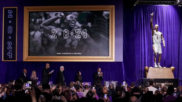 Kobe Bryant inmortalizado en estatua de bronce afuera de la arena de Los Lakers