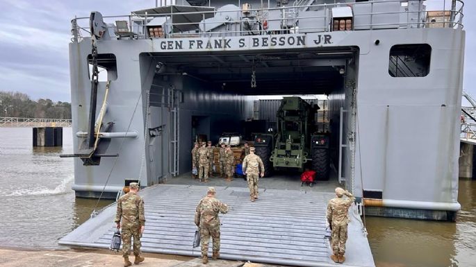 Un barco estadunidense con equipamiento para construir un muelle navega hacia Gaza