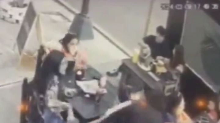 Apuñalan a un hombre mientras comía en un restaurante en la Benito Juárez (Video)