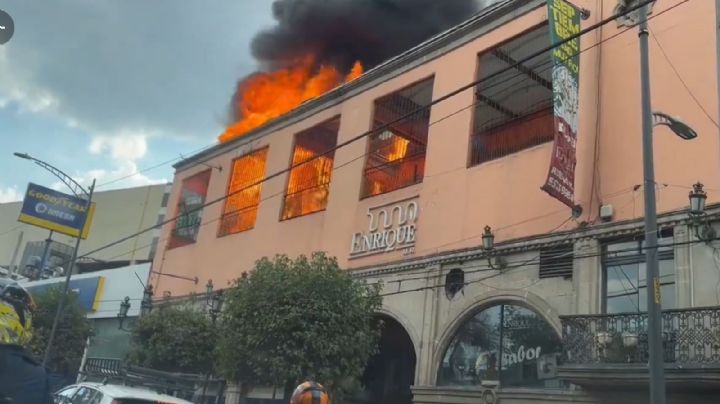 Restaurante Enrique se incendia en Tlalpan; chispazo desató fuego en la zona infantil (Videos)