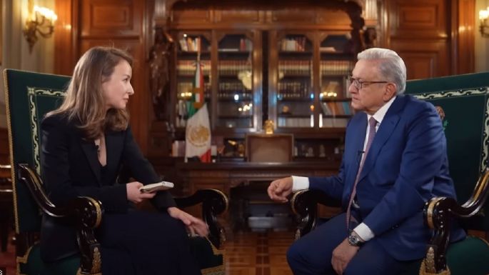 El INE ordena a AMLO bajar de redes la entrevista que concedió a Inna Afinogenova