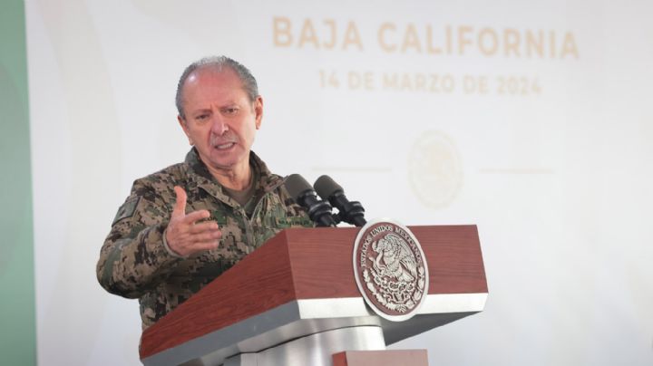 Secretario de Marina estalla y reta a críticos presentar pruebas de ingreso de fentanilo a México