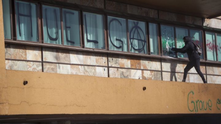 Por vandalizar la torre de Rectoría, cinco estudiantes de la Prepa 5 son expulsados de la UNAM