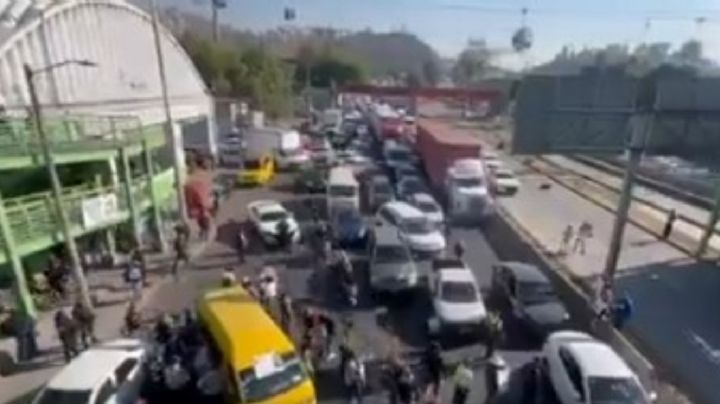 Bloquean la autopista México-Pachuca para exigir el regreso de Monserrat, desaparecida en Ecatepec