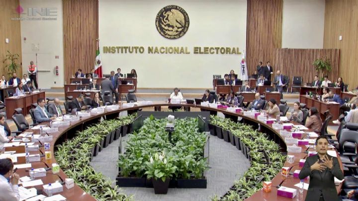 INE celebra decisión de AMLO de suspender "mañaneras" por veda electoral